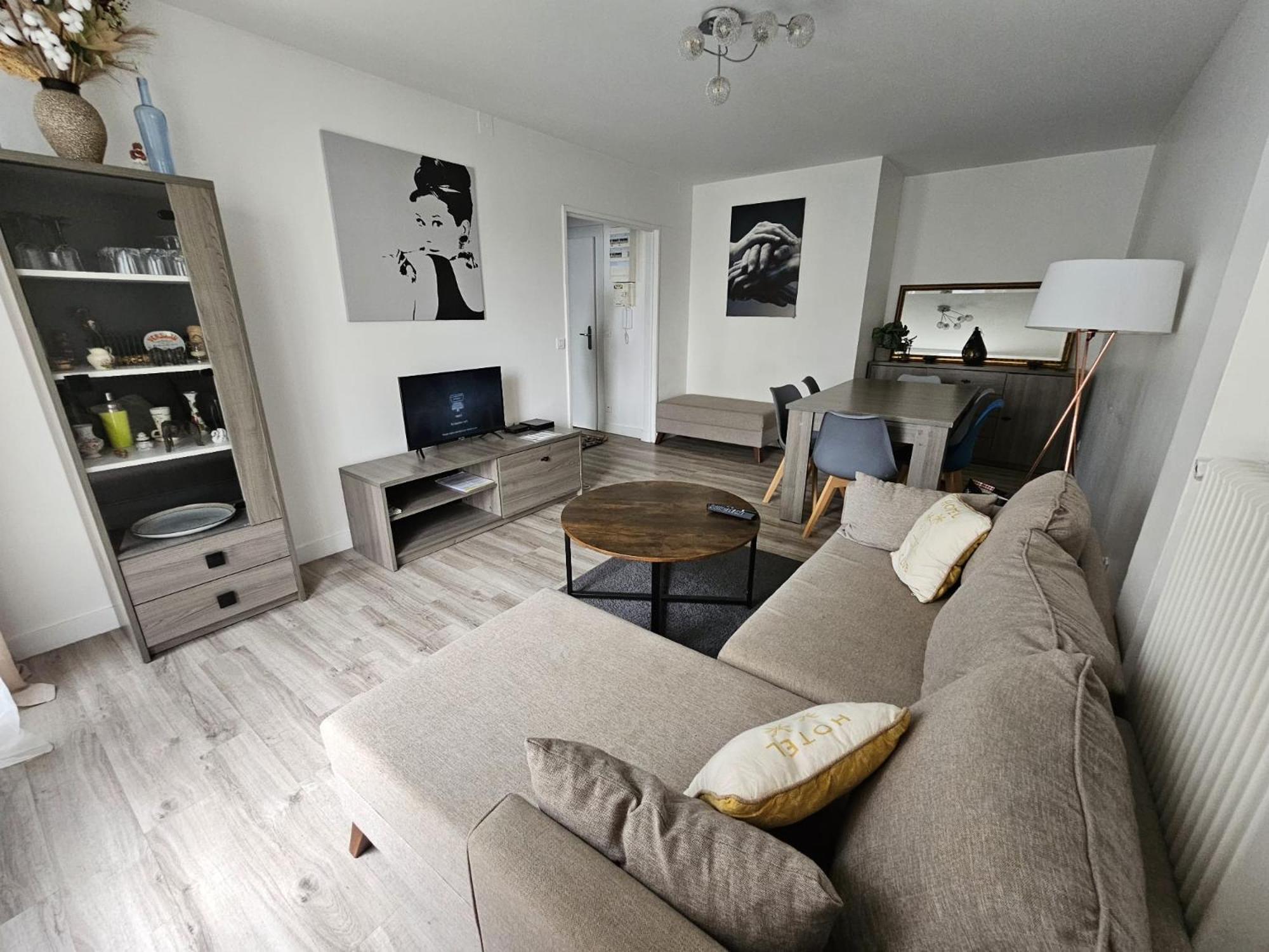 Charmant Pied-A-Terre Entre Paris Et Disneyland - Rer A Et E Apartment Villiers-sur-Marne Exterior photo